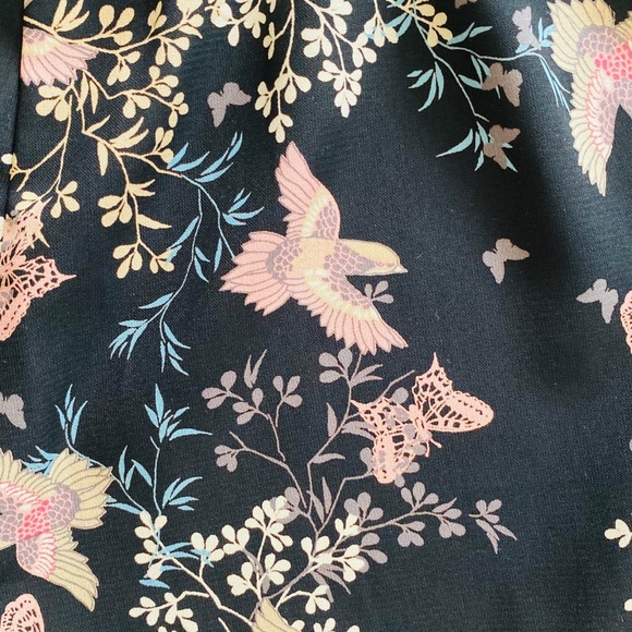 Patterned Elastic Shorts - Picture 2 of 3